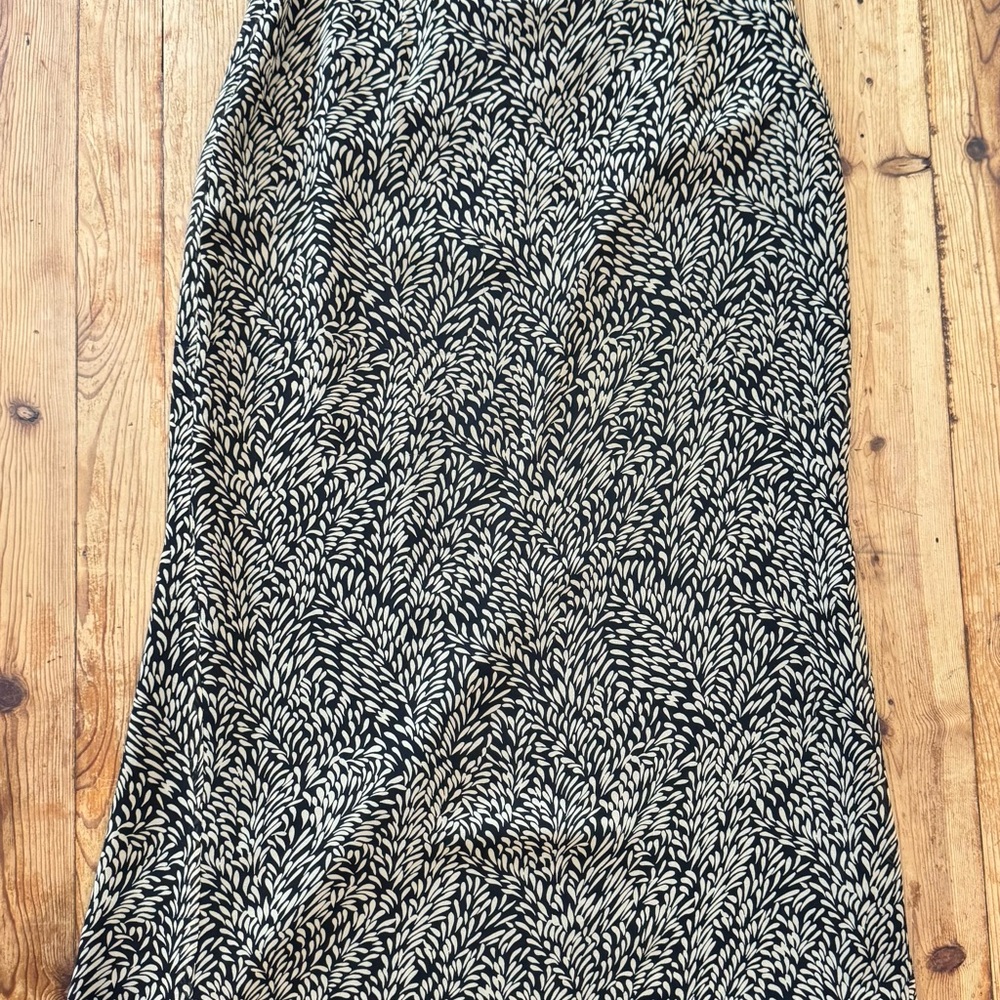 Ann Taylor Black and White Leaf Pattern Midi Skirt